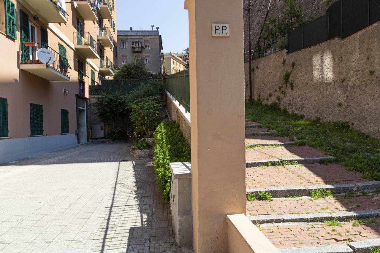 Sunny Apartment Over The Harbor Genoa Exterior photo